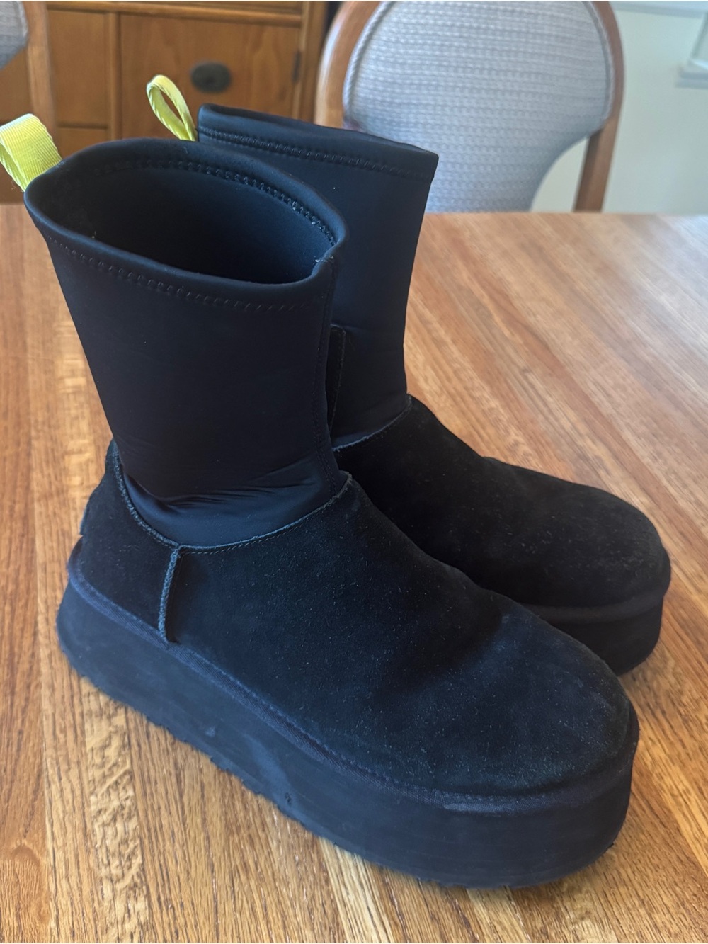 UGG Classic Dipper Platform Boots in Black, size 9